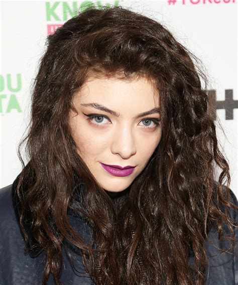 November 7, 1996), better known by her stage name lorde, is a pop star hailing from new zealand. Lorde Birthday Childhood Photos Beauty Style Evolution