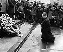 Warschauer Kniefall, Willy Brandt falls to his knees, 1970 - Rare ...