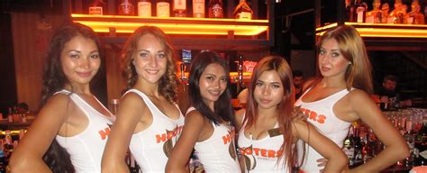Beautiful Hooters Babes Hello From The Five Star Vagabond