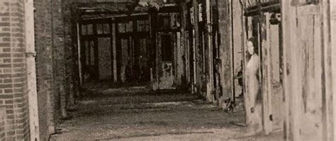 10 Creepy Photos Of Apparitions Captured In Haunted Hospitals And