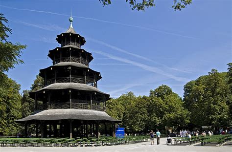 Der englische garten ist mit 375 ha eine der größten parkanlagen der welt die der gesamten öffentlichkeit frei zugänglich ist. Englischer Garten - München | Englischer Garten - München ...