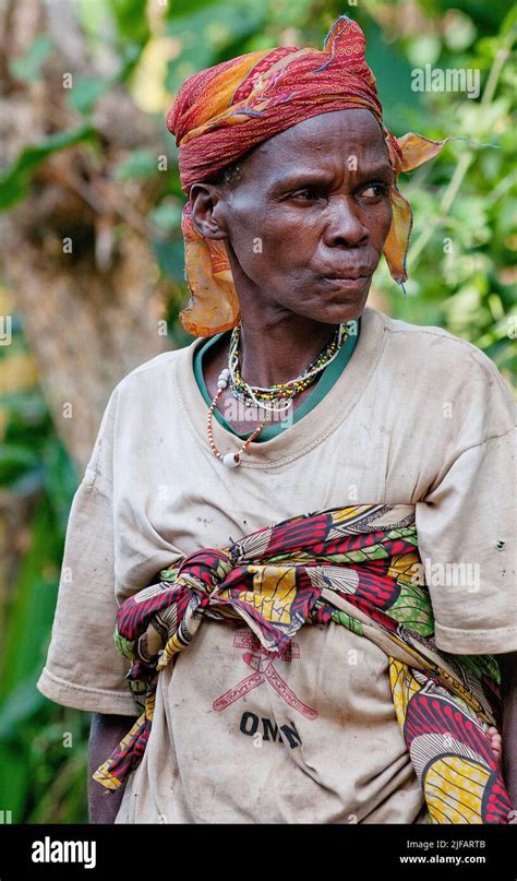 Femme Pygmée Banque De Photographies Et Dimages à Haute Résolution Alamy