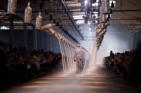 Kenzo La Mode En Images La Mode En Images Fashion Show Runway Stage Catwalk Design