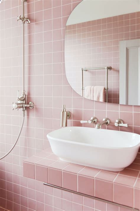 You may have lots of ideas for how to decorate a pink bedroom, a pink living room maybe even a pink home office but a pink bathroom.not so much. These pictures will make you want to have an all-pink ...
