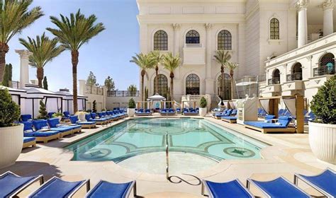 Topless Pools In Vegas At Caesars Palace And Venetian