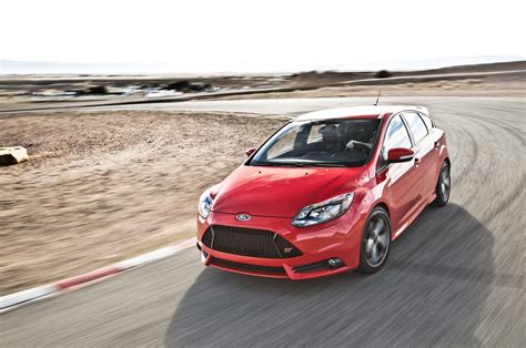 The chassis, engine, sound and comfort of the car are tuned to deliver a truly sporty experience combined with a high level of refinement. wallpaper.wiki-Ford-Focus-St-red-pictures-hd-PIC-WPB004426 ...