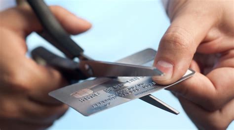You will never get out of debt. 5 reasons you should cut up your credit card