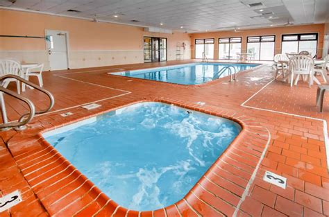 88 Indoor Pool With Hot Tub Quality Inn Bardstown Ky Hotels Indoor Pool Hotel Pool