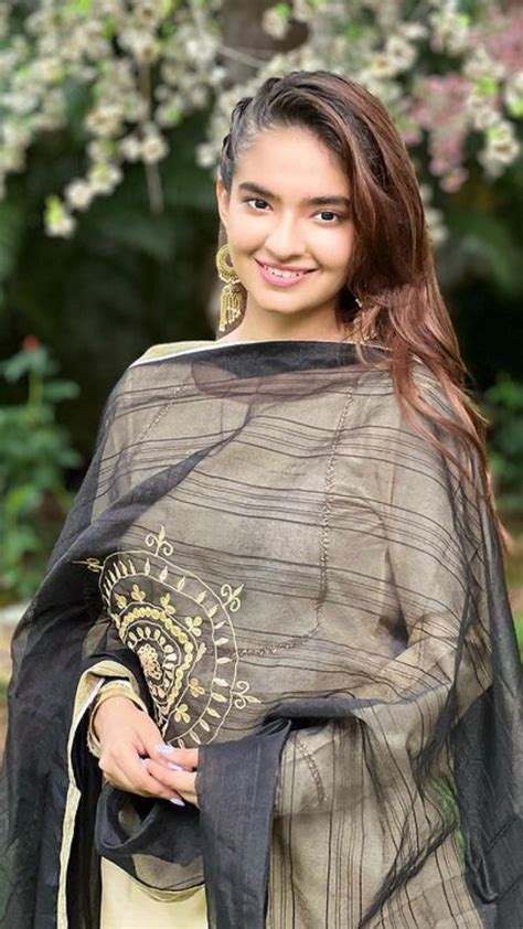 Anushka Sen Simple Suit Look Are Good Choice For Diwali