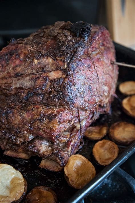 You'll want to remove the roast from the oven when its internal temperature reaches 110º, which for a 5lb roast should take about 1 hour and 30 minutes. How to cook perfect prime rib (closed oven method ...