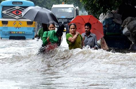 Six Killed Kolkata Submerged As Heavy Rains Lash West Bengal Apn Live