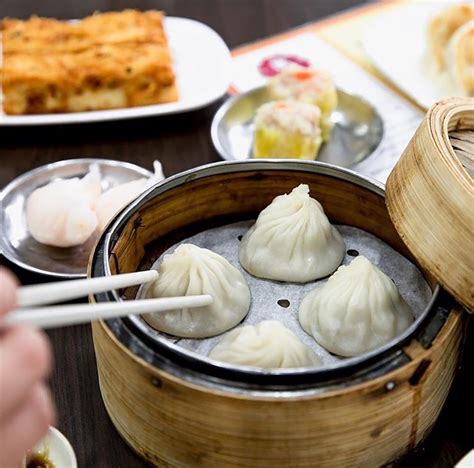 In very authentic restaurants, dim sum is pushed around on carts so customers can choose what they like while sitting down (aka waiters place unknown food on the table that. 10 Best Dim Sum Places in Singapore 2019