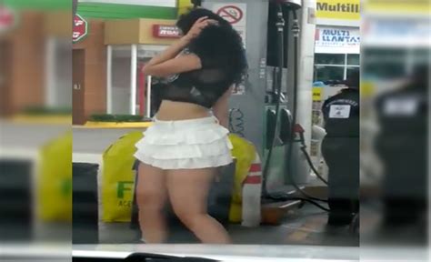 Video Edecán muestra sensualidad en gasolinera de México y se vuelve
