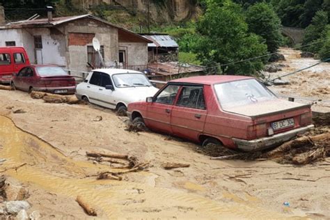 Bakanlar bugünde bölgede incelemelerini sürdürecek. Rize'de sel yaşamı olumsuz etkiledi - Güncel Haberler - Bursadabugun.com