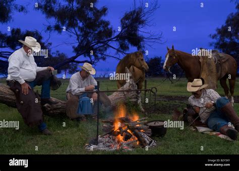 Cowboys Campfire Hi Res Stock Photography And Images Alamy