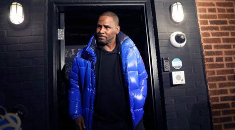 R Kelly Arrested Charged In Chicago With Sexual Abuse Entertainment