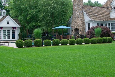 Deep Green Lawn Landscaping Jobs Green Lawn House Styles