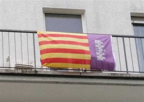 Found This Flag In The Wild Is It A Catalonian Flag Vexillology