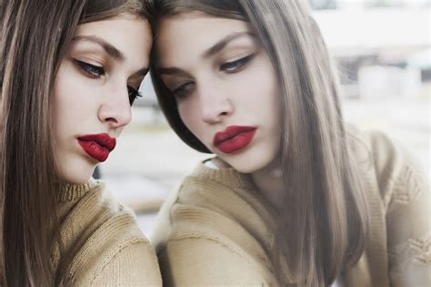 2048x1365 Women Red Lipstick Mirrored Model Wallpaper