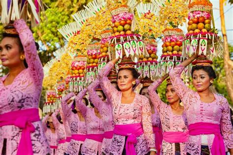 Les Costumes Traditionnels Indonésiens Azimuth Adventure Travel
