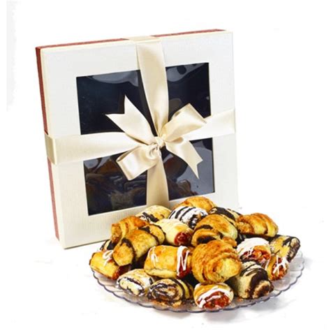 See more ideas about hanukkah, hanukkah gifts, hanukkah decorations. Hanukkah Assorted Gourmet Rugelach Deluxe Gift Box ...