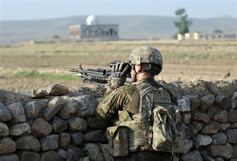 Nessa guerra, que perdura até os nossos dias, a luta é travada entre os estados unidos e aliados, contra o regime talibã. Carta & Crônica: Por que a Guerra do Afeganistão não ...