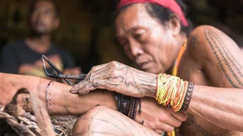 Kenali Seni Tato Budaya Asli 3 Suku Indonesia Berikut Ini Bobobox Blog