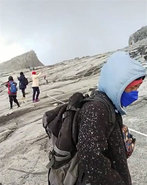 Pendaki Malim Gunung Teruja Salji Turun Di Gunung Kinabalu