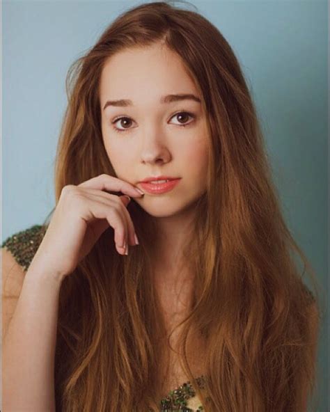 picture of holly taylor