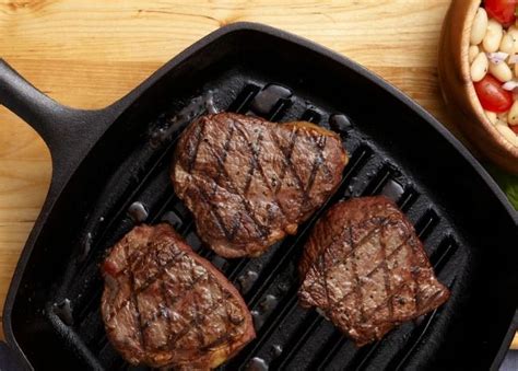 Sear both sides place the round steak in the skillet and sear one side for about two minutes, letting it develop a crust. How to Get That Outdoor Flavor From Your Indoor Grill | Cast iron recipes, Cast iron skillet ...