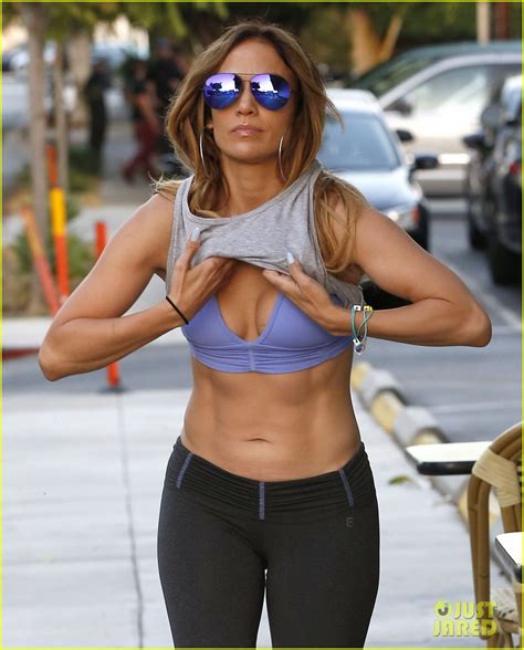 Jennifer Lopez Flaunts Super Toned Abs While Hitting The Gym Photo