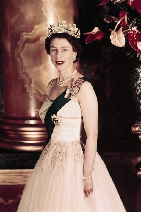 Young Queen Elizabeth Ii Dresses Buckingham Palace Relives The Queens