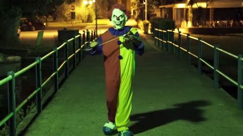 Le Terrifiant Clown Tueur Est De Retour Et A Même Un Oncle