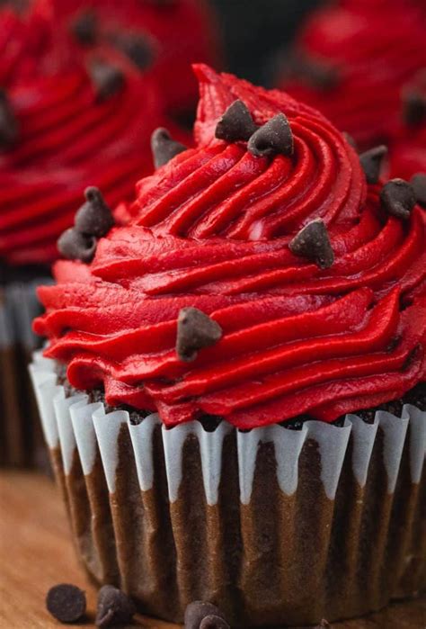 Place layer flat side up on plate. Chocolate Chip Red Velvet Buttercream | Recipe | Butter ...