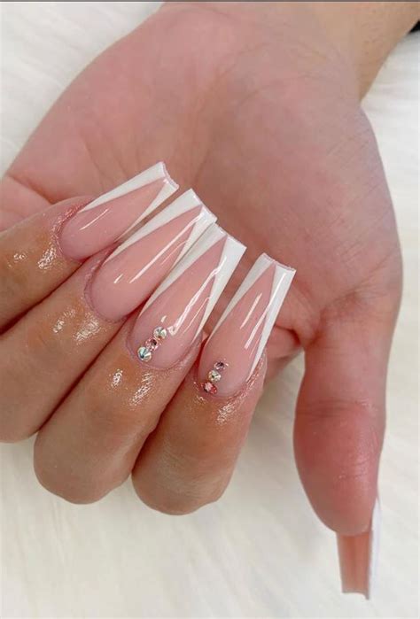 45 Impressive White Nail Designs Youll Flip For In 2020 Lily Fashion