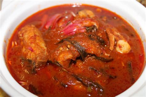 Asam pedas ayam biasanya agak berminyak disebabkan minyak yang turun dari ayam tersebut. Chinta Safia: Resepi Ikan pari Asam Pedas Johor