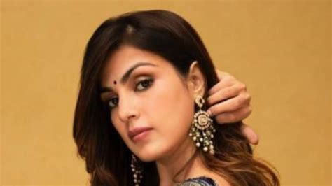 Rhea Chakraborty Distributed Sweets Danced With Jail Inmates On Her