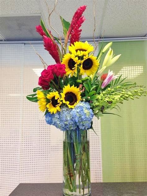 Cheer Me Up Flower Bouquet Online Delivery In Miami