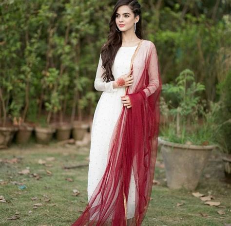 Komal meer is the newbie who has managed to get fame in a short time. Miss Veet Winner Komal Meer's Shoot | Reviewit.pk