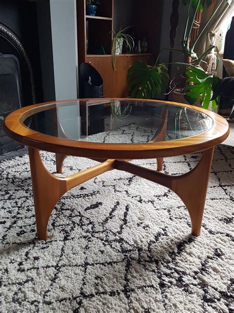 Mid Century Statesman By Stonehill Teak And Glass Round Coffee Table