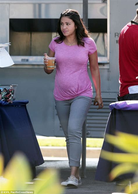 Gina Rodriguez Sports Fake Bump On Jane The Virgin Set Daily Mail Online