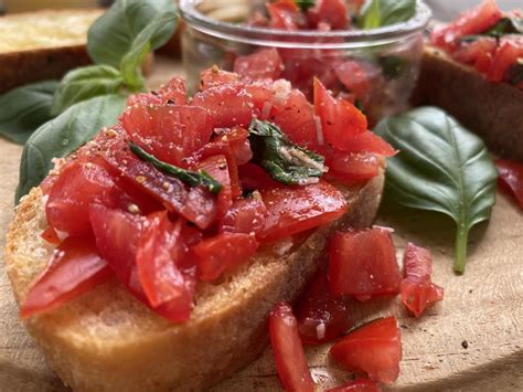 Bruschetta auf geröstetem Brot