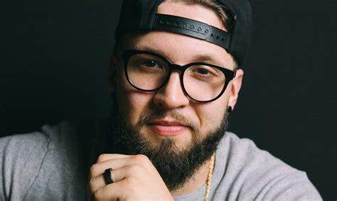 Hip Hop Artist Andy Mineo Caters To Deaf Community 24 Flix