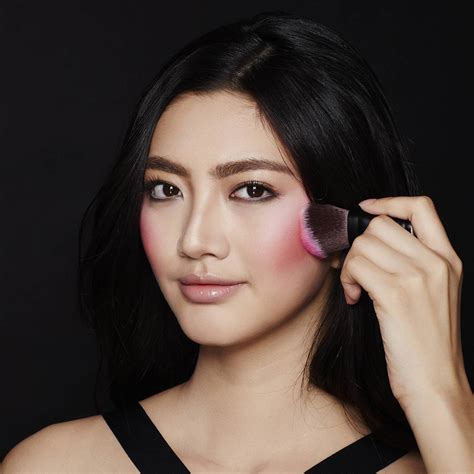 How To Apply Blush Easy Tips For A Healthy Glow Makeup Com Makeup Com