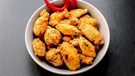 Tender, juicy baked chicken wings coated in a mouthwatering homemade dry rub that will have your tastebuds singing! Hot and Spicy Fried Chicken Wings Recipe By Chef Mehboob ...