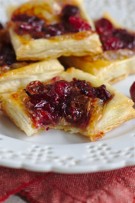 Cranberry brie bites are an easy appetizer recipe that looks (and tastes) fancy. Cranberry Brie Bites - Snacks and Sips