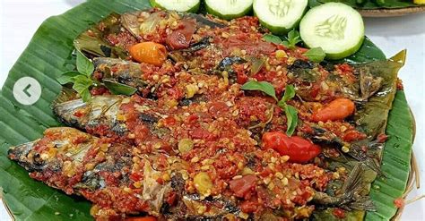 Karena diolah dengan banyak bumbu dan rempah, jadi rasa pepes pun lebih gurih dan sedap. Resep Membuat Pepes Pindang Bumbu Spesial, Aromanya Wangi ...