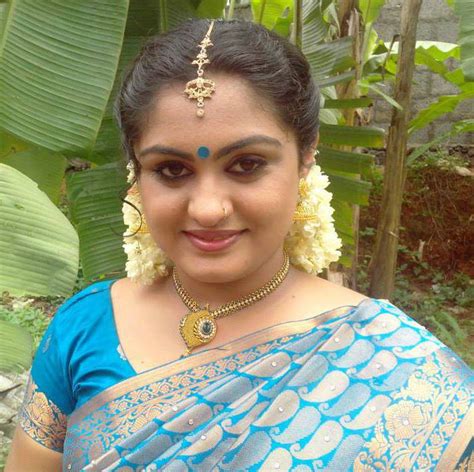 Malayalam Serial Actress Veena Nair Hot New Photos In Saree