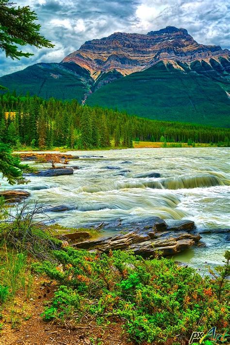 Athabasca Falls Is A Waterfall In Jasper National Park 美しい風景 美しい景色