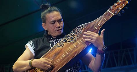 Egindo Alat Musik Petik Tradisional Suku Dayak